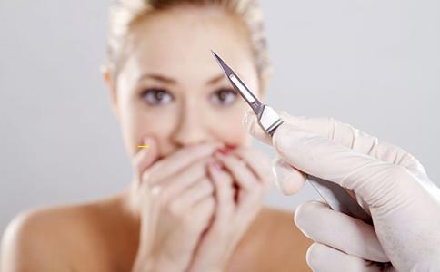 女性隆鼻手术：基本原则。