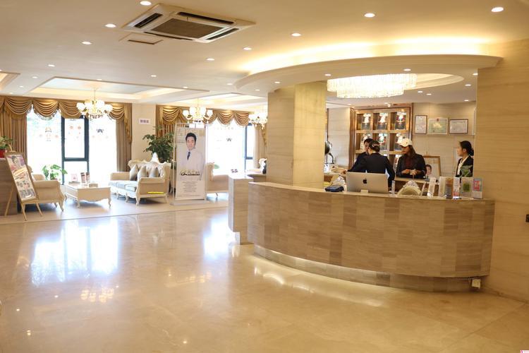 隆胸压床板怎么压（隆胸后压床板用穿塑身衣吗）